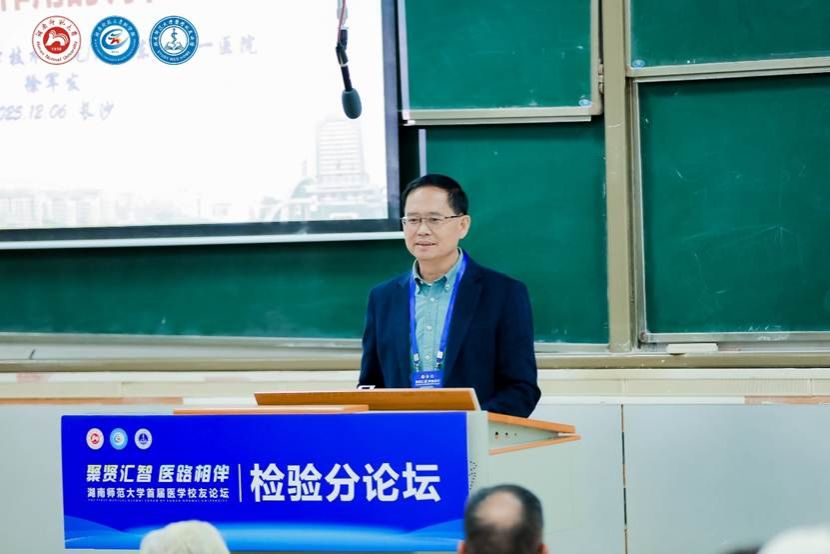 男人的照片上写着字 AI 生成的内容可能不正确。